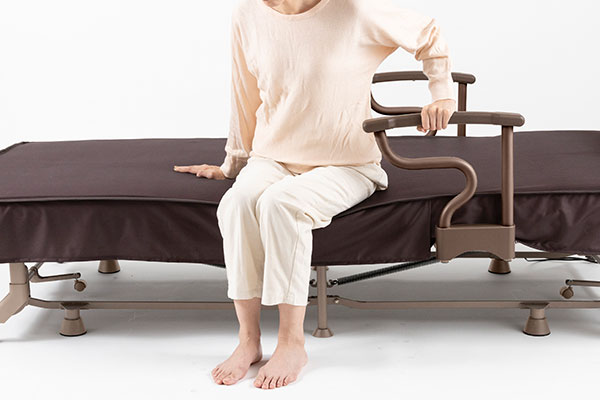 にぎりやすいグリップで乗り降りも安心