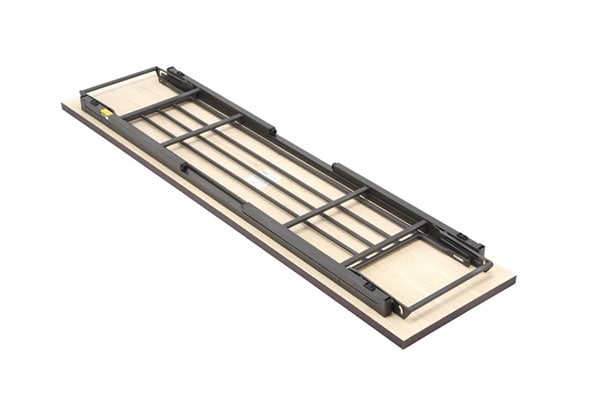 脚を折りたたんで収納できます