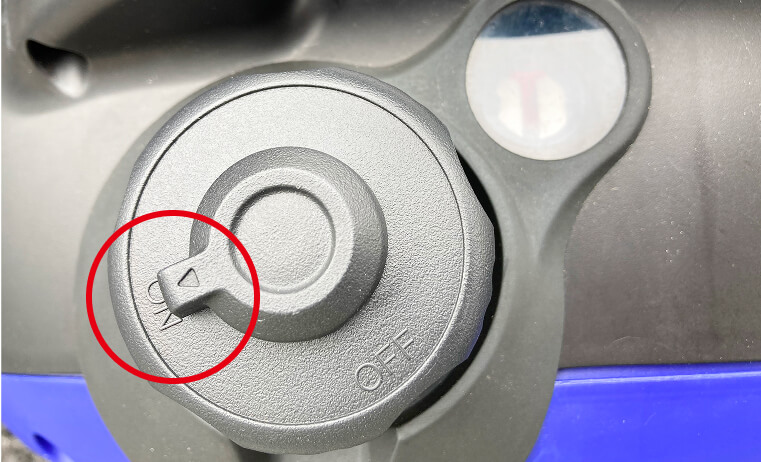 燃料タンクキャップつまみをONにした写真