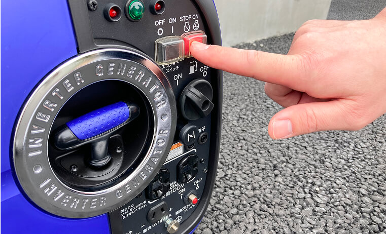 エンジンスイッチをSTOPにする写真