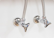 水道の元栓を閉めてください