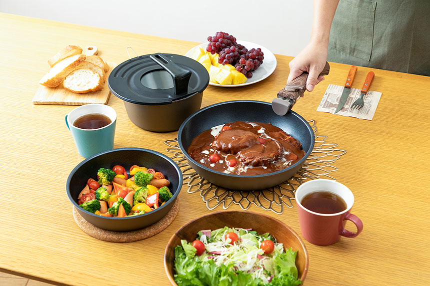 取っ手を取り外してそのまま食卓へ！洗い物も少なくなります。