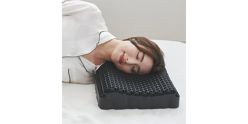 横向き寝：低め（低め側を手前）