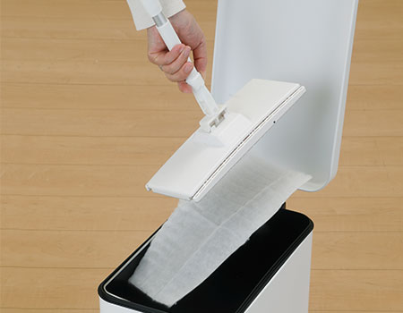 手を汚さない立つフローリングワイパー