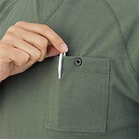 ボタン付き左胸ポケット