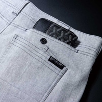 長財布が入る<br>後ろポケット