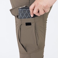 長財布も入るカーゴポケット