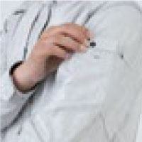 ・両袖マルチポケット<br>・肘ダーツ使用