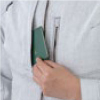 深さのある<br>両胸縦ポケット